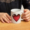 Le mug pixel une idée cadeau pour les geeks.